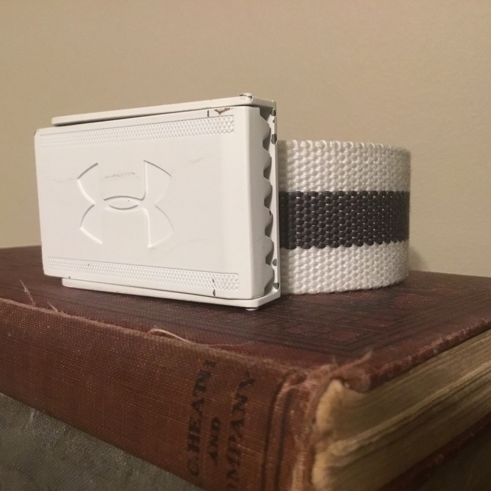 UNDER ARMOUR white gray webbing belt 30-32 S